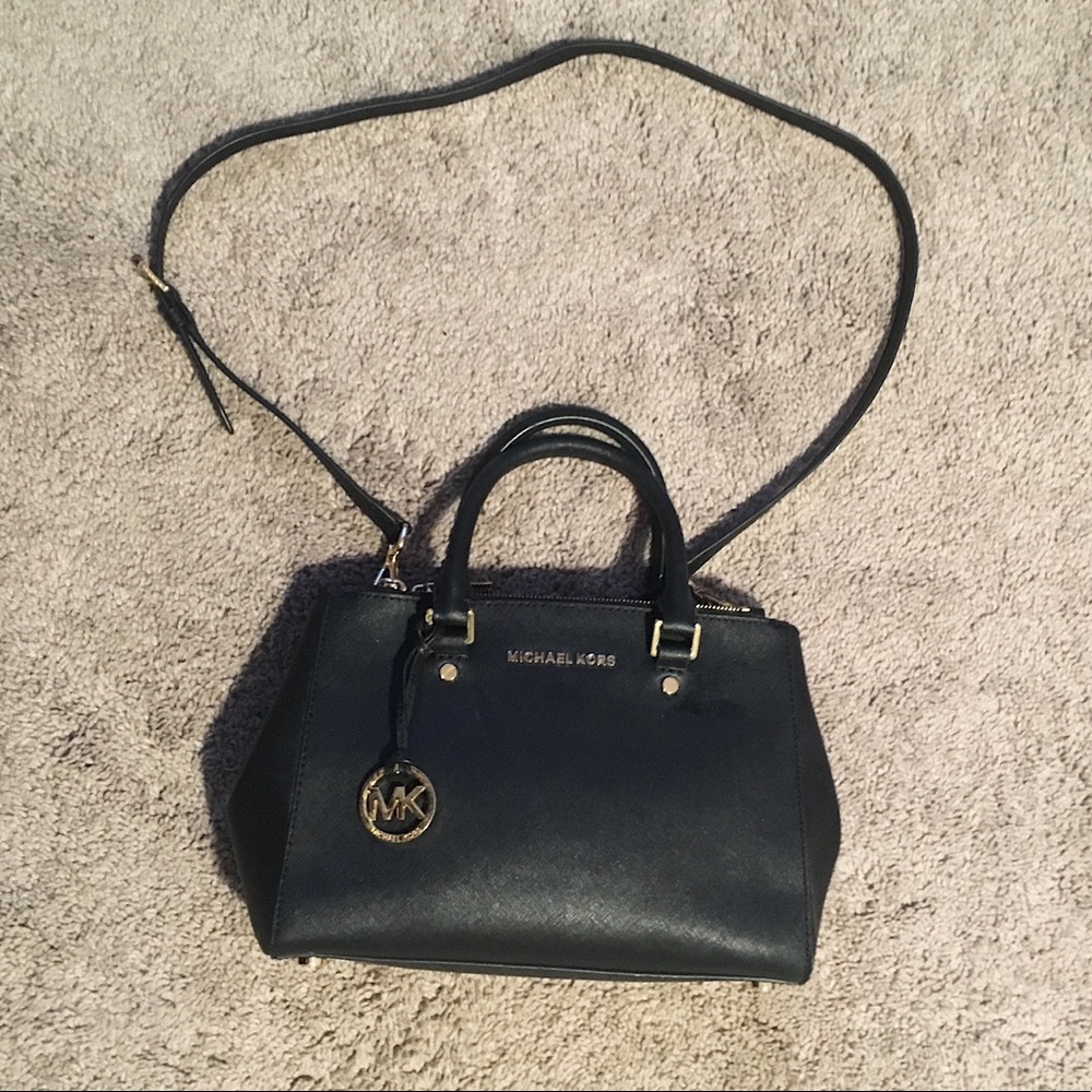 michael kors crossbody purse 🖤💛